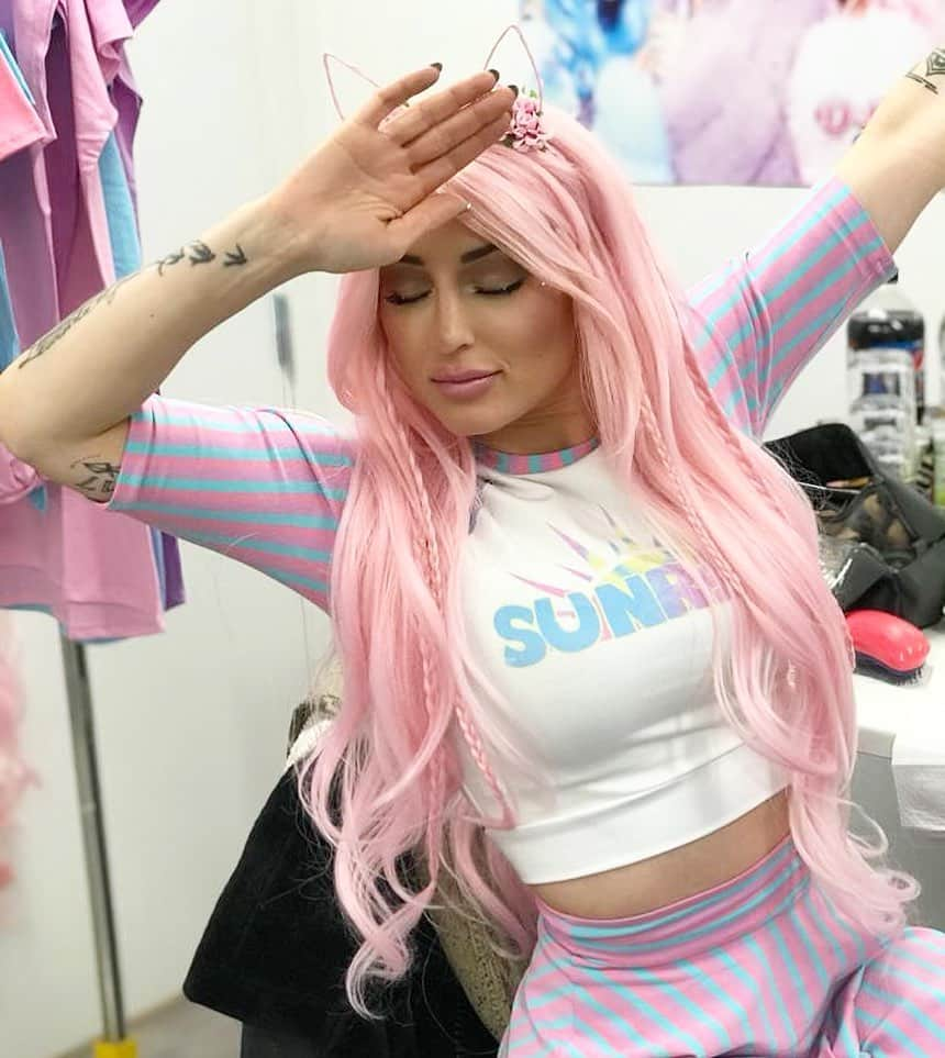 ドリー・スタイルさんのインスタグラム写真 - (ドリー・スタイルInstagram)「It’s a dab Monday, oh I mean fab😇💖🌸 /Molly #dollystyle」5月20日 20時12分 - dollystyle