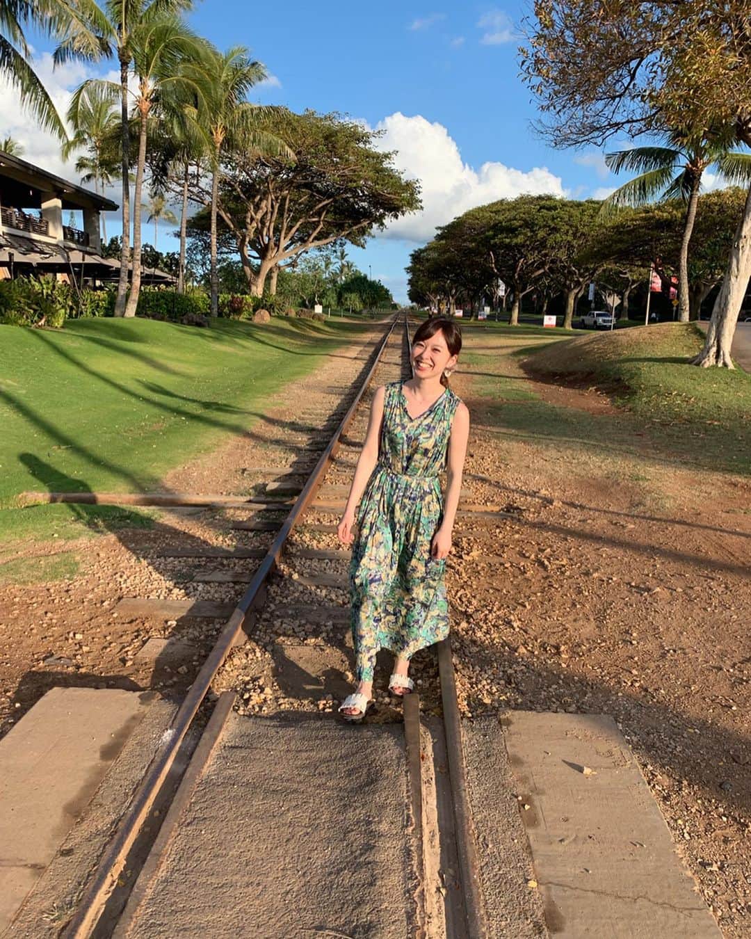 原田あかねさんのインスタグラム写真 - (原田あかねInstagram)「✩*॰ ハワイアンレイルウェイ🌈✨ . ここは週末だけ観光列車が通るんだそう🚃 インスタスポットだと 帰国してから知りました🤣 . 次ハワイ行ったら観光列車に 乗りたいな〜💓 . #ハワイアンレイルウェイ #HawaiianRailway #hawaii #ハワイ #子連れハワイ #コオリナ #ママ #mama #happy #smile」5月20日 20時18分 - akane.hrd