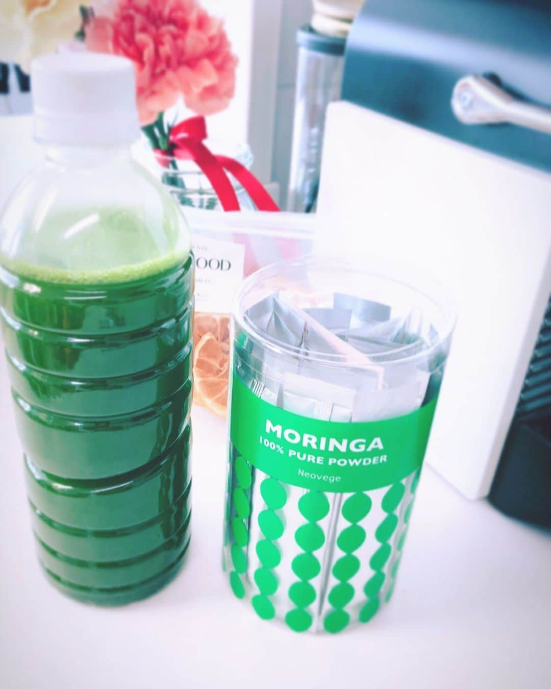 YUUKIさんのインスタグラム写真 - (YUUKIInstagram)「#moringa 栄養価が高く、抗酸化物質たっぷり そんな2つの大きなメリットを持つ！モリンガパウダー♡ いいことづくし！らしいです (もっともっと成分的にも、もちろんあります)  @shioriyoshioka しおりさんのブランド @_julier_ ジュリエの展示会で試飲して コレは飲みやすくて好きな感じ(^^)‼︎と早速〜  #美容のため  #美しいひとの美しい習慣 #真似して近付く  #instabeauty #instagood #healthylifestyle #healthyfood #innercare #green #power #moringapowder #photooftheday  #モリンガ #モリンガパウダー #手軽に #生活に取り入れられる #美活 #美容 #健康 #アンチエイジング  #内から綺麗に #美容もそろそろ #意識したいところ」5月20日 20時22分 - yuuki_._official