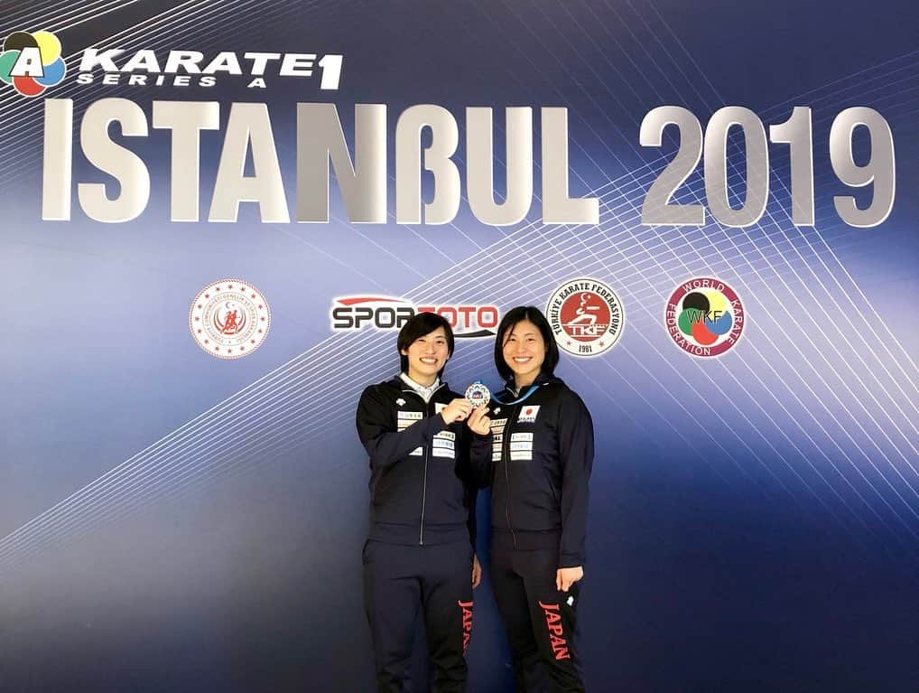 染谷真有美のインスタグラム：「seriesA Istanbul2019🇹🇷 準決勝までいきましたが、3位決定戦のメダルマッチで負けてしまい、5位でした。 .  お姉ちゃんと一緒にメダル獲得までもう一歩！ 次は一緒に決勝目指して頑張ります😉👍🥇 .  #seriesa#karate #japan #teikyo . #チームアラサー #ついに #仲間に入れてもらえた😄👍 . #お姉ちゃんのメダル🥉 #おめでとう！！！ #今回のメダル #かわいすぎる！！ #それがまた #悔しい🥺🥺」