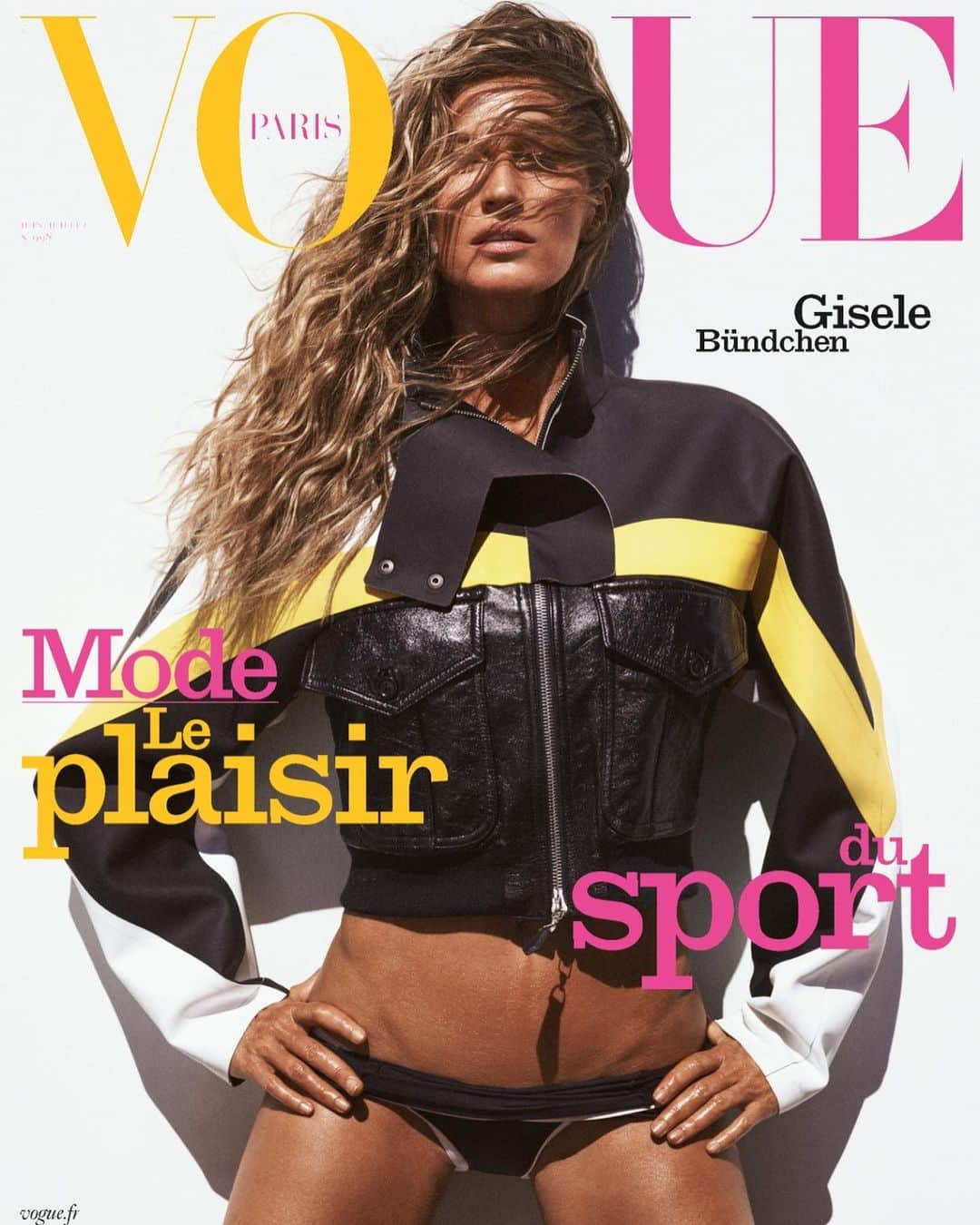 Vogue Parisさんのインスタグラム写真 - (Vogue ParisInstagram)「Summer has finally arrived and with it @Gisele on the cover of the June/July issue of Vogue Paris, dedicated to healthy beauty and sport. Get your copy on newsstands May 29. Shot by @MikaelJansson and styled by @EmmanuelleAlt.  Makeup by @MarkCarrasquillo, hair by @JamesPecis.  Jacket by @LouisVuitton Production by @NorthSixProductions, @nevis_locations  Special thanks to @ParadiseBeachNevis  #Gisele #Sport」5月20日 20時34分 - voguefrance