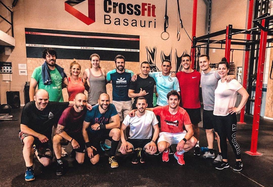 イバイ・ゴメスのインスタグラム：「Una mañana diferente. Adaptándome a la rutina de @i.larri 🏋🏼‍♂️ Gracias @ikermatesanzib y @crossfitbasauri por el entrenamiento de hoy 🙌🏼」