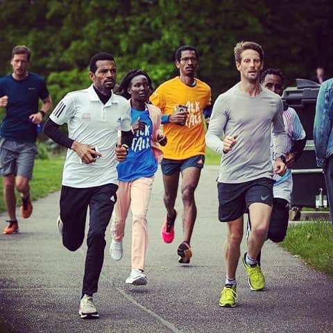 ロマン・グロージャンさんのインスタグラム写真 - (ロマン・グロージャンInstagram)「Such an hounour to have run with @marykeitany & @tadesse_abraham_official Those guys are soooo fast!!! @who #r8g #runner」5月20日 20時32分 - grosjeanromain