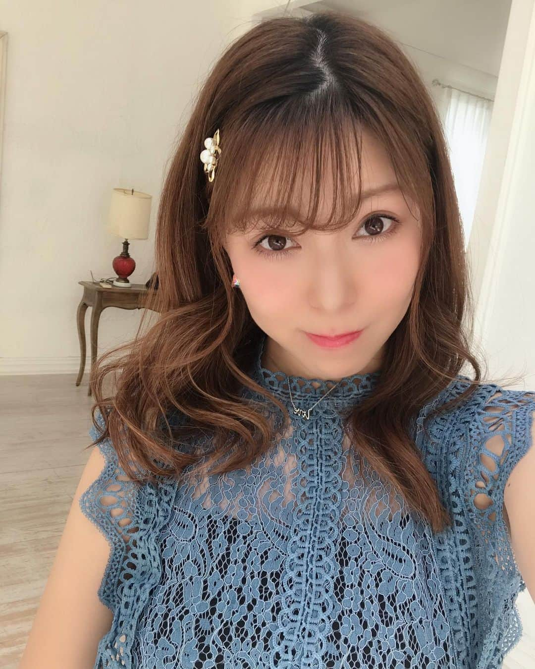 西村ケリーさんのインスタグラム写真 - (西村ケリーInstagram)「たまにはこーゆ格好もしたくなります👗  #今日の服 #夏服 #ヘアスタイル #メイク #裸眼メイク #ハウススタジオ #撮影 #自撮り #おしゃれさんと繋がりたい #ペルー #クォーター #fashionista #instafashion #instamakeup #hairstyle #peruvian #japanesegirl #cute #bonita #메이크 #귀엽다 #フォロワー募集中 #followme」5月20日 20時33分 - kellynishimura8