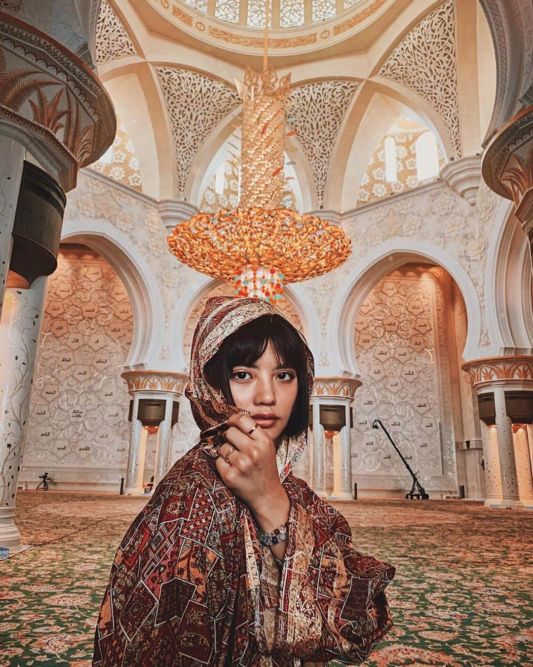 VIENNAさんのインスタグラム写真 - (VIENNAInstagram)「タイ人 in ドバイ🕌 ปลอมตัวเข้าเมือง ・ ・ ・ #dubai#abudhabi#grandmosque#instagood#photooftheday#fashion#like4like#followme#follow#follow4follow#followforfollow#girl#instalike#diet#sexy#likeforlike#makeup#tagsforlikes#f4f#vsco#lightroom#コーデ#おしゃれさんと繋がりたい#ボブ#ダイエット#写真好きな人と繋がりたい#ドバイ」5月20日 20時42分 - viennadoll_official