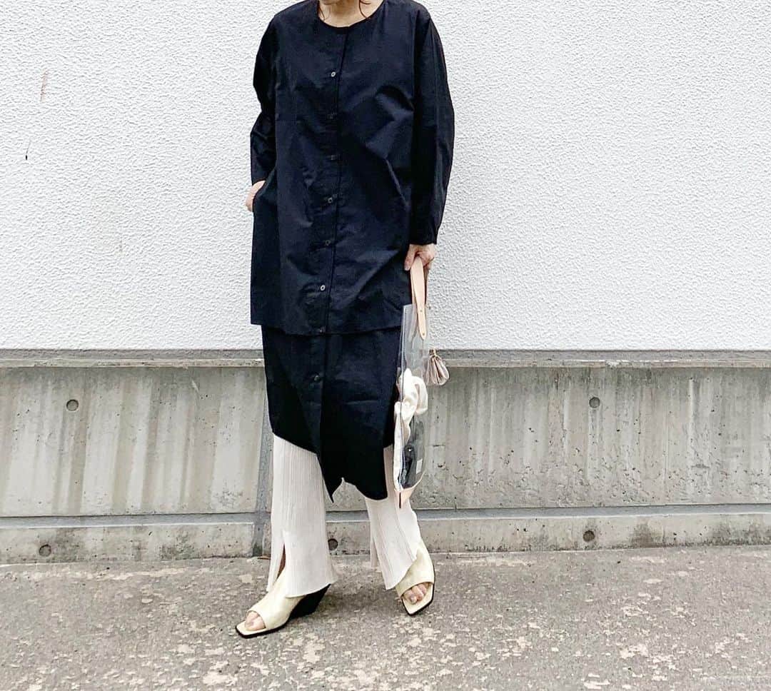 斎藤寛子さんのインスタグラム写真 - (斎藤寛子Instagram)「普通に飽きたら、変わったシャツワンピを❤︎. . デザイン可愛い😍 さすが @littleblack.jp 😘❤︎. . リブパンツもバッグもお気に入りで。好きなアイテムを詰め込んだコーデでした❤︎. . ブログに書いてます🙆‍♀️. . #ブログアップしました  one-piece #littleblack_jp @littleblack.jp  knit pants #maisonspecial @maisonspecial_women  shoes #UNTISHOLD @untishold_official  bag #chiekoplus @chieko6 . . . #coordinate #outfit#ootd#ママファッション#ママコーデ#カジュアル#大人カジュアル」5月20日 20時35分 - hiroko4life