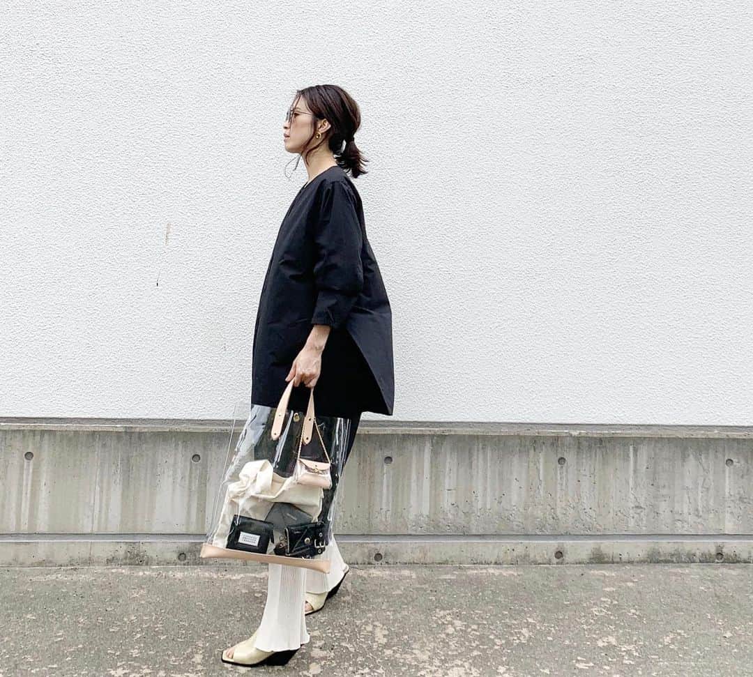 斎藤寛子さんのインスタグラム写真 - (斎藤寛子Instagram)「普通に飽きたら、変わったシャツワンピを❤︎. . デザイン可愛い😍 さすが @littleblack.jp 😘❤︎. . リブパンツもバッグもお気に入りで。好きなアイテムを詰め込んだコーデでした❤︎. . ブログに書いてます🙆‍♀️. . #ブログアップしました  one-piece #littleblack_jp @littleblack.jp  knit pants #maisonspecial @maisonspecial_women  shoes #UNTISHOLD @untishold_official  bag #chiekoplus @chieko6 . . . #coordinate #outfit#ootd#ママファッション#ママコーデ#カジュアル#大人カジュアル」5月20日 20時35分 - hiroko4life