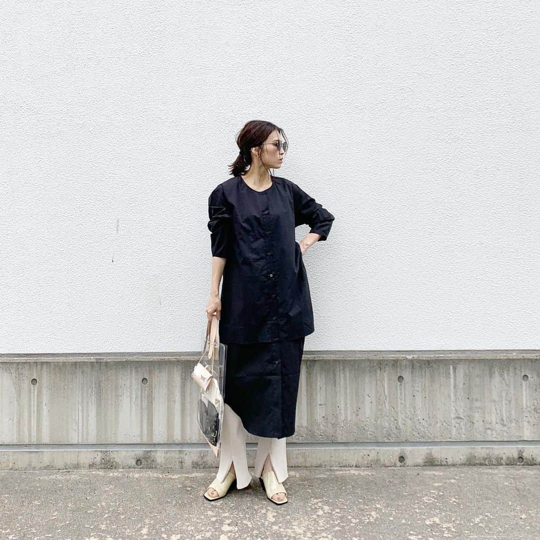 斎藤寛子さんのインスタグラム写真 - (斎藤寛子Instagram)「普通に飽きたら、変わったシャツワンピを❤︎. . デザイン可愛い😍 さすが @littleblack.jp 😘❤︎. . リブパンツもバッグもお気に入りで。好きなアイテムを詰め込んだコーデでした❤︎. . ブログに書いてます🙆‍♀️. . #ブログアップしました  one-piece #littleblack_jp @littleblack.jp  knit pants #maisonspecial @maisonspecial_women  shoes #UNTISHOLD @untishold_official  bag #chiekoplus @chieko6 . . . #coordinate #outfit#ootd#ママファッション#ママコーデ#カジュアル#大人カジュアル」5月20日 20時35分 - hiroko4life