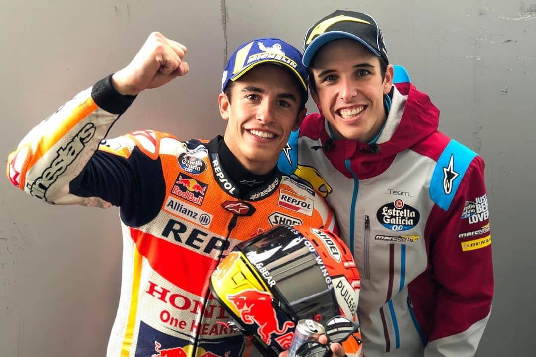 MotoGPさんのインスタグラム写真 - (MotoGPInstagram)「Marquez' brothers were all smiles after a perfect Sunday 😁 // #FrenchGP 🇫🇷 #MotoGP #Motorcycle #Racing #Motorsport #MM93 #AM73」5月20日 20時37分 - motogp