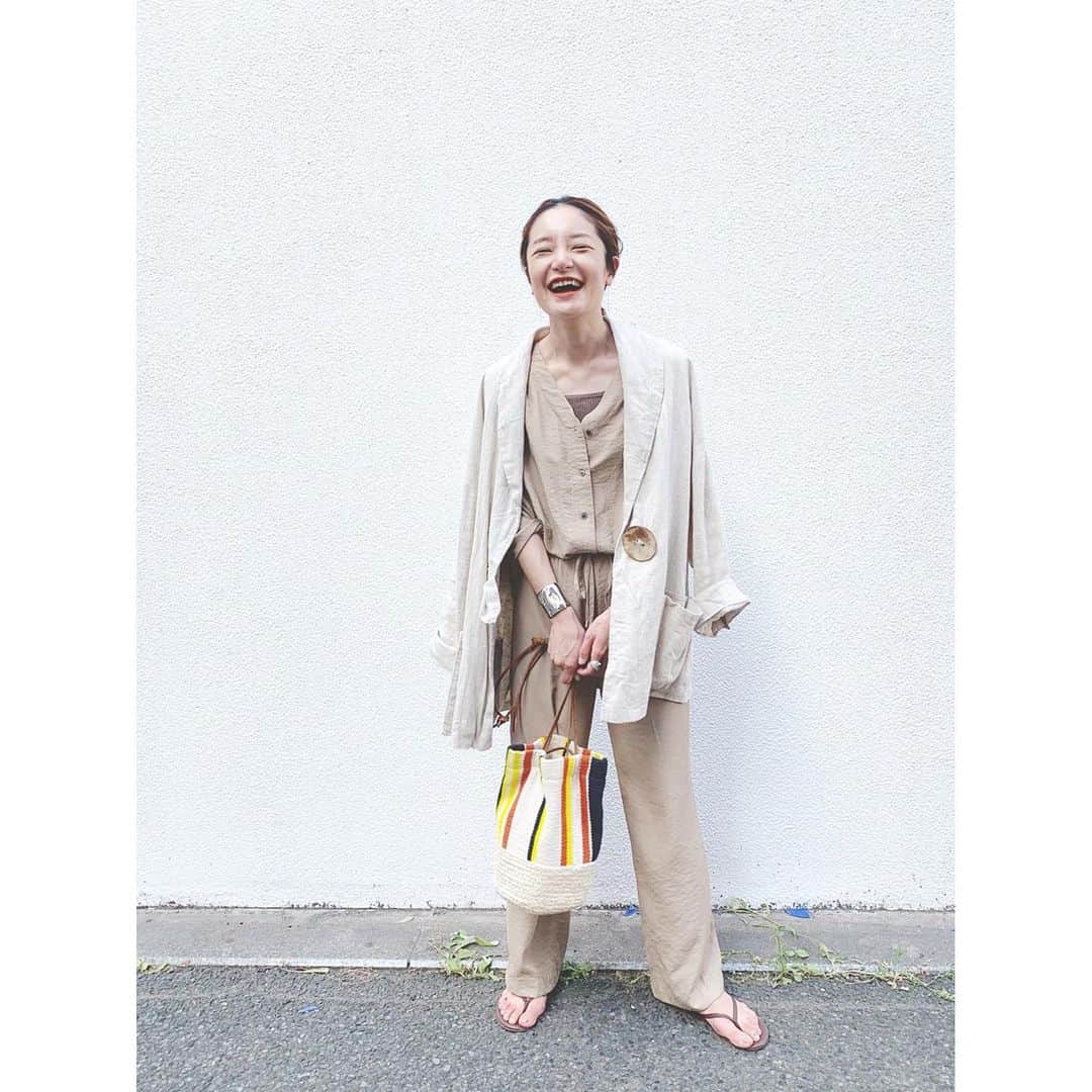 川島幸恵さんのインスタグラム写真 - (川島幸恵Instagram)「大好きなコンビネゾン🌿﻿ 今の時期、ちょうどいい♡﻿ ﻿ #SHENERY_official﻿ #combinaison #SHENERY﻿ #jacket #vintageclothing﻿ #sandals #tkees﻿ #beige #linen #fashion #styling」5月20日 20時43分 - sachie118