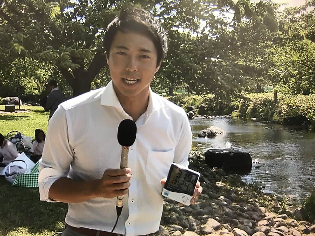 のインスタグラム：「【30℃の新潟市を取材！】新潟市中央区は今シーズン初の真夏日！5月なのに30℃超え！子どもたちは早くも水遊びです。私も徐々に、というか急速に黒光りが進んでいます。。。熱中症、要注意です！  #新潟#中央区#県スポーツ公園#水遊び楽しそう#真夏日#UX#スーパーjにいがた」
