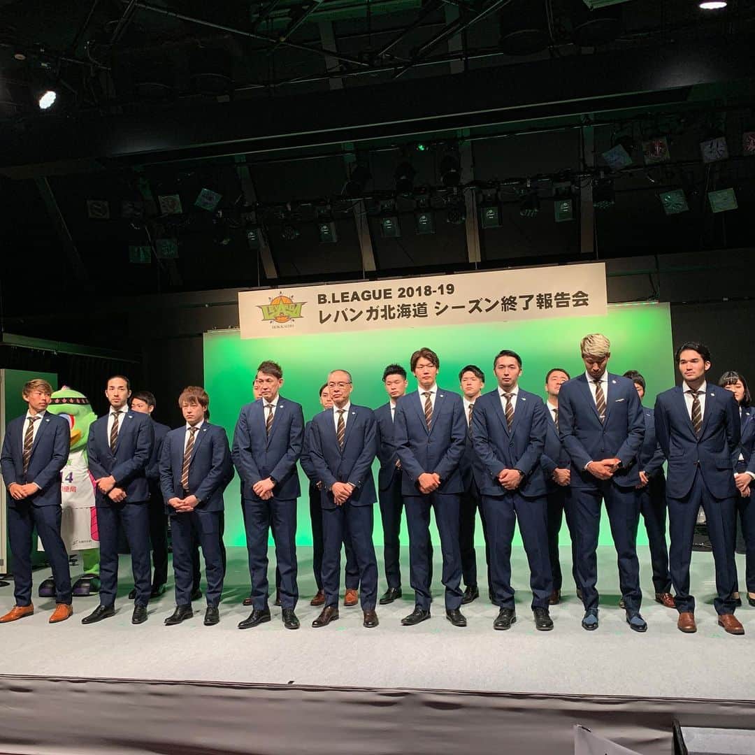 北海道メディカル・スポーツ専門学校のインスタグラム：「今日は教育連携しているレバンガ北海道のシーズン終了報告会に行ってきました！苦しいシーズンを駆け抜けた選手、スタッフの皆さん、お疲れ様でした！ これからもメディスポは、レバンガ北海道を応援して行きます！ #レバンガ北海道  #ガンバレレバンガ  #メディスポ」