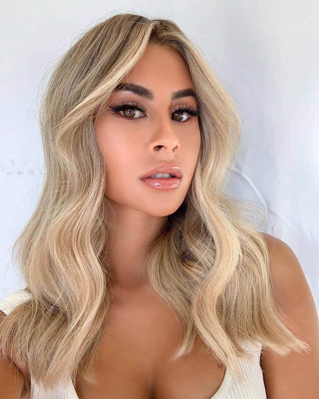 ghd hairさんのインスタグラム写真 - (ghd hairInstagram)「These ultra glam waves are giving us Monday motivation 😍💛 @cenk.hair @bellaywong @sydneysbesthaircolourists @behindthechair_stylist  #ghd #ghdhair #blondehair #wavyhair #hairgoals」5月20日 21時00分 - ghdhair