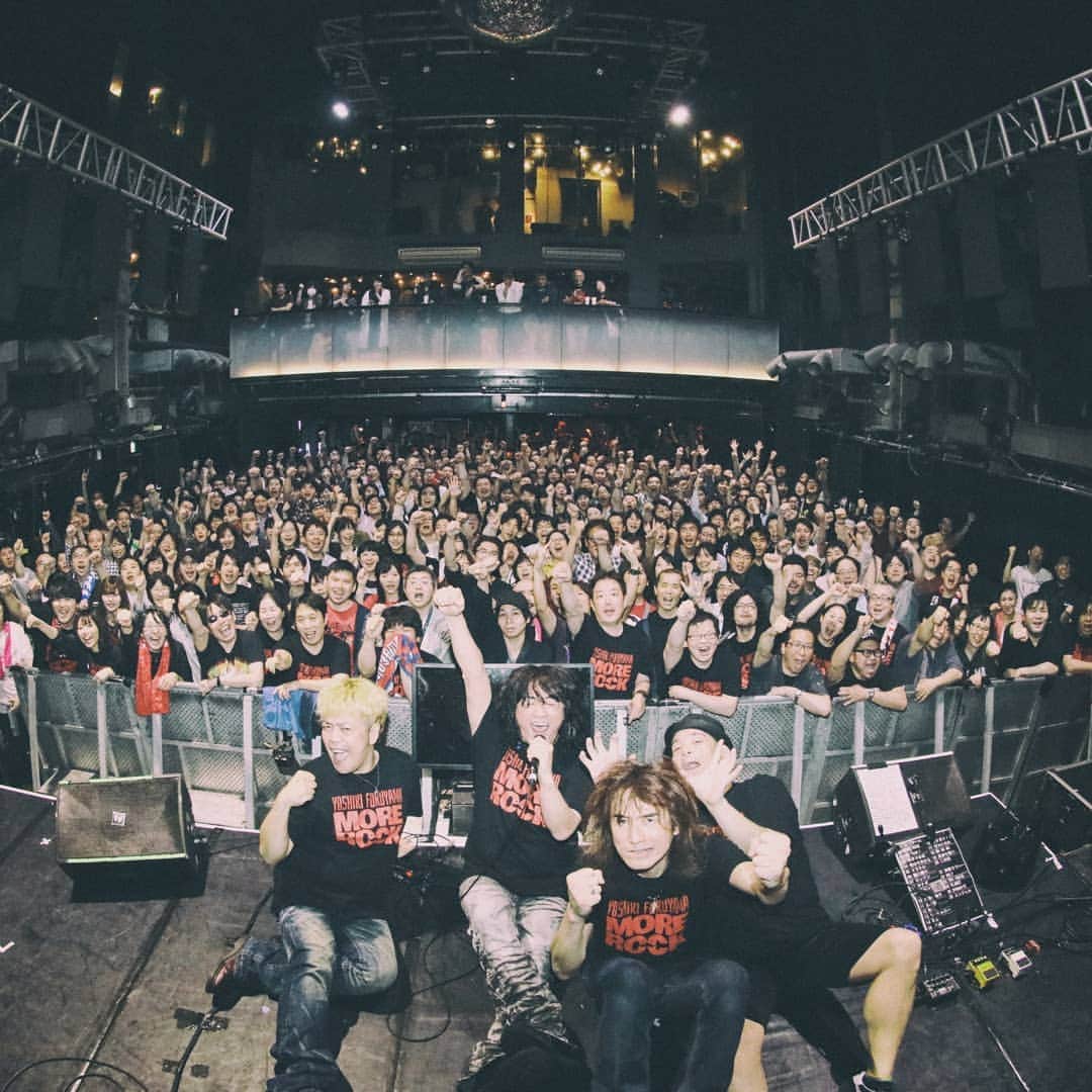 のインスタグラム：「福山芳樹F-BANDモ～ァロック東名阪無事終了！ 今回は久々の3時間超えセットリスト このバンドは自分以外、超絶な歌唱力とキャラを持つ多才な方々の集まりなので毎度叩きごたえがあり楽しく頑張らせて頂いてますが、今回さらに凄さを実感！ 最年少者(笑)として更に頑張ろうと思った次第であります！」