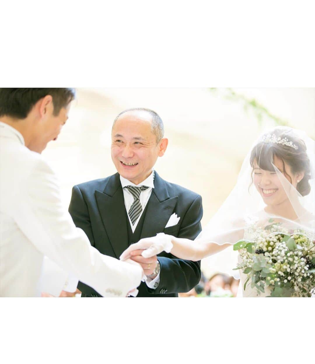 ベストブライダル公式さんのインスタグラム写真 - (ベストブライダル公式Instagram)「@bestbridal.jp 💒 ベストブライダルの花嫁さんは #ベストブライダル花嫁 #BB花嫁 にお写真を投稿してください♩ . . 会場名：#星ヶ丘アートグレイスクラブ @artgraceclub . . こちらのお写真は星ヶ丘アートグレイスクラブで挙式をされた花嫁さま💍✨ . 自然光が差し込むナチュラルな会場にピッタリの、淡いピンクの #色打掛 が印象的です🌸 . ふんわりと温かく、優しい雰囲気がとっても可愛いですよね🎵✨ . 淡いカラーの和装スタイルなら、ナチュラルな会場にもマッチします🌸 #和装 をされたい花嫁さんは是非参考にしてみてください💕 . また、この他のお写真もとっても素敵なので、是非スワイプしてみてくださいね💓 . . ＼ウェディングフォト募集中❤️／ . 当アカウントでリグラムOKなベストブライダルの卒花嫁orプレ花嫁の皆様は、 #ベストブライダル花嫁 もしくは  #BB花嫁 のハッシュタグをつけて投稿をお願いします💕 . . ※BB花嫁に投稿があったお写真をリグラムする際は個別にご連絡は行っておりません🙇予めご了承ください＊* . . ＝＝＝＝＝＝＝＝＝＝＝＝ 💒ベストブライダルとは？ ＝＝＝＝＝＝＝＝＝＝＝＝ . ＊アートグレイス ＊セントグレース ＊アプローズスクエア ＊ストリングス ＊アフロディテ . など、全国（東京、横浜、浦安、千葉、仙台、名古屋、大阪、京都）でゲストハウスを運営し、多くのお客様の人生の節目となるウエディングを手がけています💕 . また、多くのお客様にお帰りいただけるレストラン、ホテルもご用意しています🍴 . . 💒【各会場のアカウントについて】 私たちの会場は @bestbridal.jp のフォロ一覧からご覧頂けます✨ . 💐【ブライダルフェアの予約について】 各会場のアカウントのプロフィールURL🔗にある会場HPからご予約いただけます✨ . . ＝＝＝＝＝＝＝＝＝＝＝＝ 💗たくさんの、LOVEを届けよう ＝＝＝＝＝＝＝＝＝＝＝＝ . #たくlove 私たちのブランドスローガンは「たくさんの、LOVEを届けよう」💕 . お客様との出会いは、一生における祝福の瞬間を祝う、始まりです。 . 私たちはお客様との出会いを大切に、おふたりの人生を祝福し続ける存在でありたいと考えています🕊 . ベストブライダルは、世の中で1番、たくさんのLOVEが届く瞬間をお祝いする企業を目指します♡ . . . #結婚式 #花嫁 #プレ花嫁 #白無垢 #結婚式準備 #ウェディング #ウエディング #和装前撮り #日本中のプレ花嫁さんと繋がりたい  #婚約 #プロポーズ #結婚式場 #結婚式レポ  #2019春婚 #2019秋婚 #2020春婚 #ナチュラルウェディング #ウェディングフォト #プレ花嫁準備  #和婚」5月20日 20時55分 - bestbridal.jp