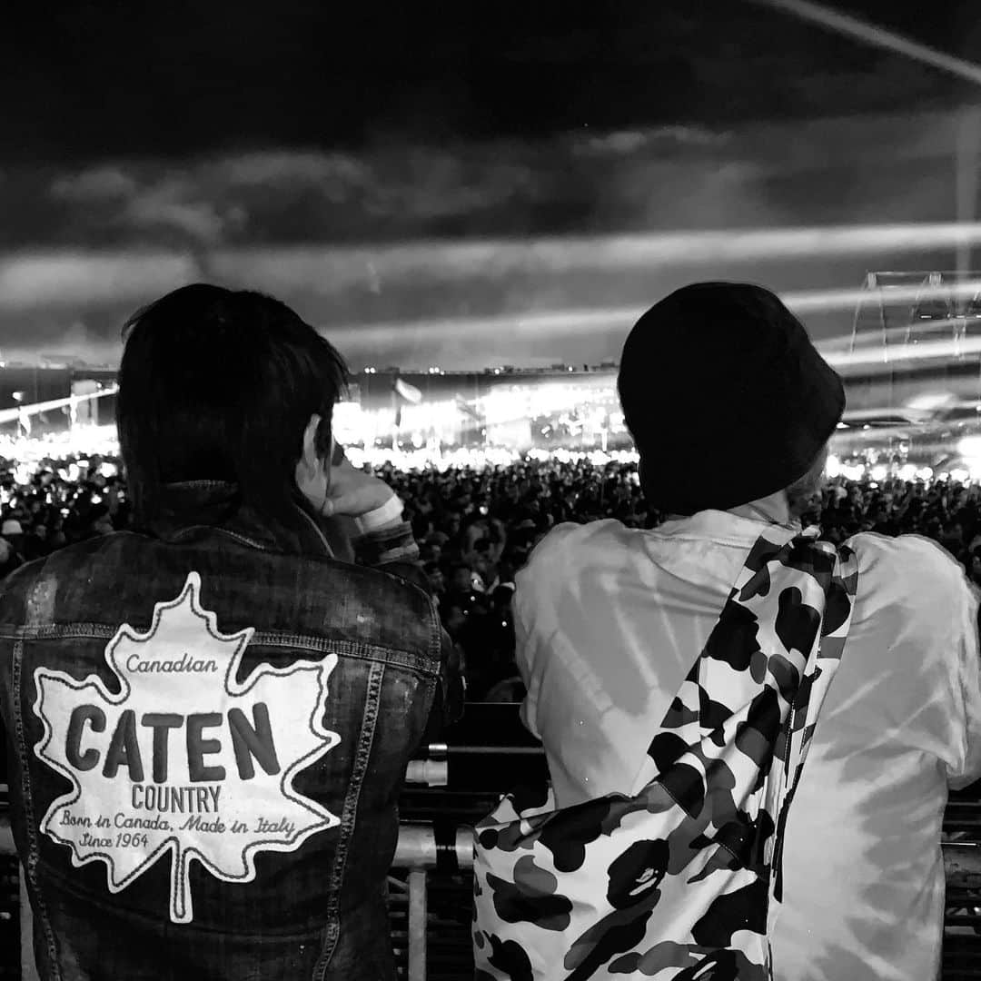 DJ DARUMAのインスタグラム：「I would like to thank all eveyone I met on  this trip and the EDC JAPAN team＋INSOMNIAC crew! I hope to connect even further and let's create  the Asian dance music culture together! . 色んな人と色んな話してDM交換して ガッチリ踊って 沢山観て 全力で聴いたので そろそろ帰ります✈️ 日本帰ったらまた即動きます✊🏻」