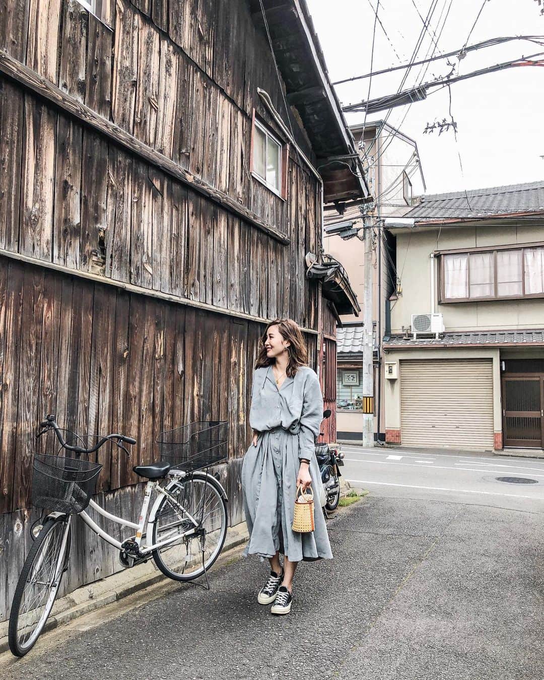 Lilian莉安さんのインスタグラム写真 - (Lilian莉安Instagram)「好久沒來京都💛 OOTD 洋裝⋯ @sis_kid  耳環/包⋯ @dazzlingdazzlin  #outfits #ootd #whatiwore #dazzlingdazzlin #sisandkid #kyoto」5月20日 20時58分 - itslilian1002