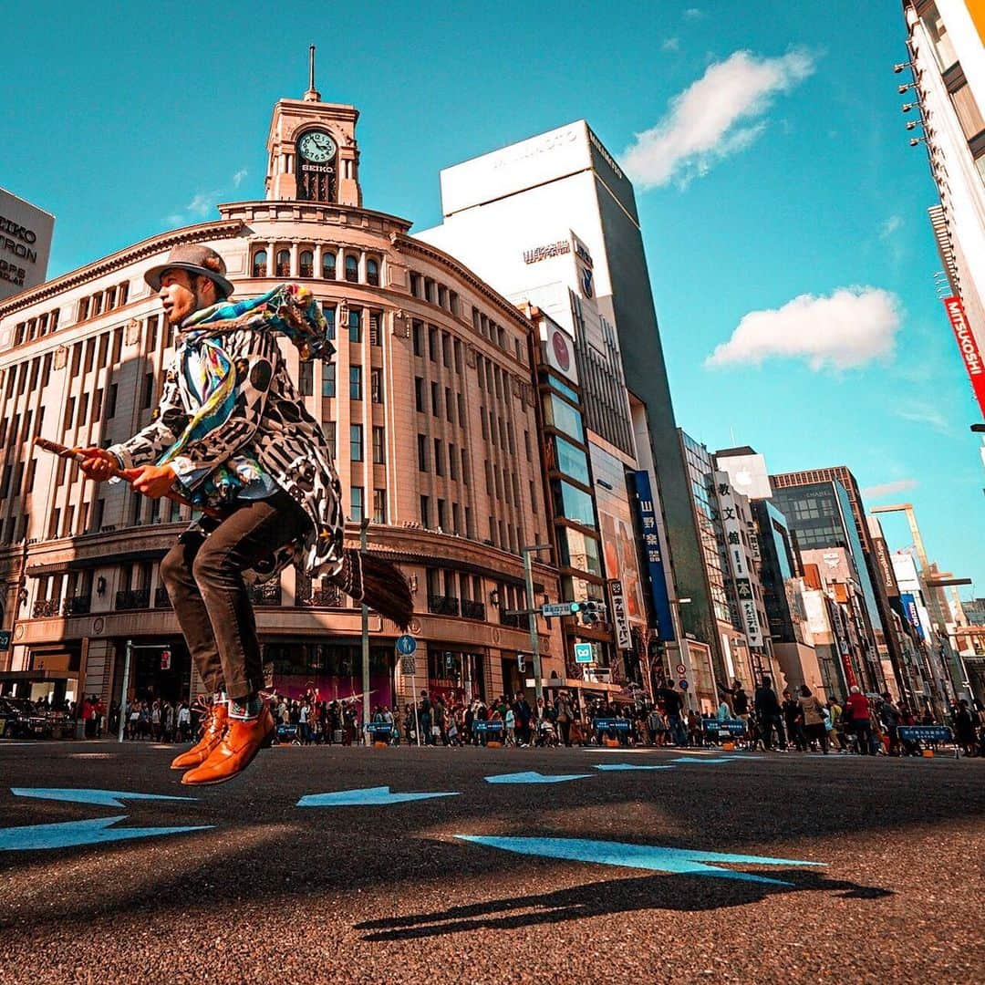 halnoさんのインスタグラム写真 - (halnoInstagram)「Fly in the sky of Ginza🧹 ・ ・ #ネタがなくなってきたので補充せねば #GWのワゴン旅行でぶっ倒れて撮れなかったのが痛い #銀座 #何気に忘れてて最近存在を思い出したサブ垢もよろしくお願いします↓ @lady_halno」5月20日 21時08分 - halno