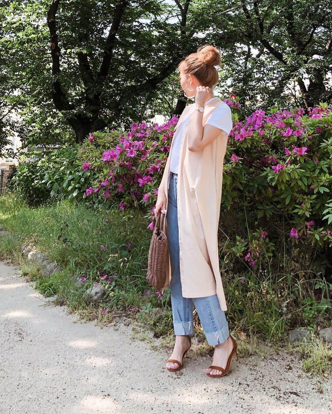 のインスタグラム：「ㅤ ㅤ 2019.5.20 Mon #nanacoordinate 𓇼 ななコ 🐼ㅤ ㅤ ㅤ beige 𓇬 denim 𓂅 blogに詳しく書きます✎*。 ━━━━━☞blogへはtopからﾄﾍﾞﾏｽ𓅩𓂃 ㅤㅤ ㅤ ㅤ 遂に出た𓀠𓀠𓀠 大心友の @happy_acoaco の懇親のお洋服❤︎ @happy_acoaco × @aimohajapan ｺﾗﾎﾞの 4way ｻﾌｧﾘﾜﾝﾋﾟｰｽ𓂅 ㅤ ﾒﾁｬﾒﾁｬあこたんらしくて好き❤︎ ㅤ まずは縦長効果のｽﾀｲﾙｱｯﾌﾟを狙い ﾛﾝｸﾞｼﾞﾚとしてﾃﾞﾆﾑとﾋｰﾙｻﾝﾀﾞﾙで女っぽに𓁇 次はﾜﾝﾋﾟで着るって決めてる❤︎ ㅤ ㅤ ﾜﾀｼのｺﾗﾎﾞﾜﾝﾋﾟ同様に @parte_official ｶﾗ購入できる𓂬𓂬*° ㅤ ㅤ ㅤ ㅤ 昨日洗濯物干してたら 軽いｷﾞｯｸﾘ腰になりました𓀿 ㅤ ㅤ ㅤ ㅤ ㅤ ㅤ #aimoha #denim #partegram #sandals #サンダル #todayful #uniqlo #outfit #fashion #ootd #ジレ #大人カジュアル  #locari mery  #beaustagrammer  #シンプルコーデ #プチプラコーデ  #mineby3mootd #instafashion #fashionblogger #fashionista #데일리록 #코디 #옷스타그램 #멋스타그램 #穿搭 #오오티디  #패션스타그램일상 #楽天roomに載せてます #roomインフルエンサー」
