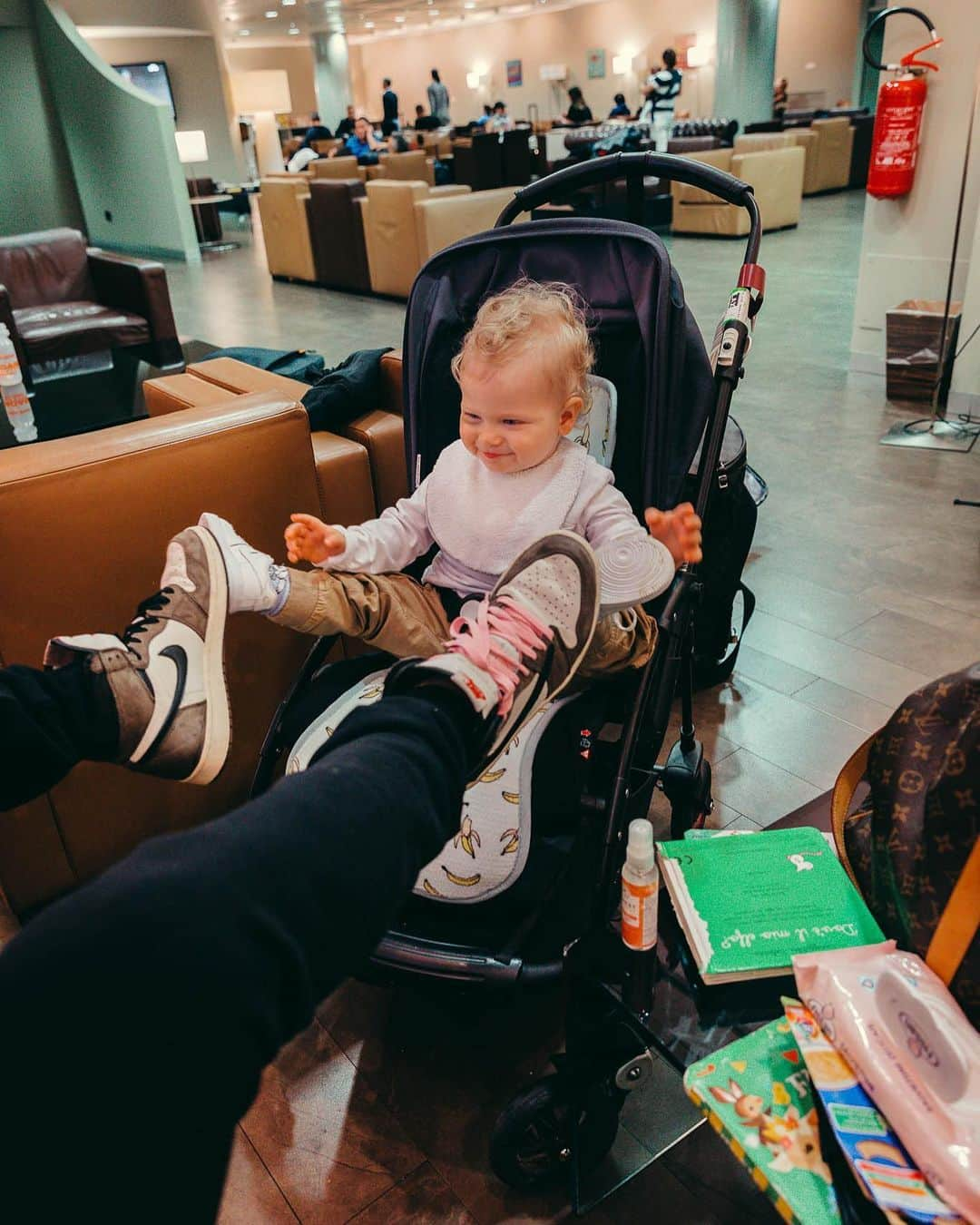 フェデスさんのインスタグラム写真 - (フェデスInstagram)「Lello & papà  Il nostro primo viaggio da soli, destinazione 𝕷𝖔𝖘 𝕬𝖓𝖌𝖊𝖑𝖊𝖘 ❤️ 🌎✈️」5月20日 21時02分 - fedez