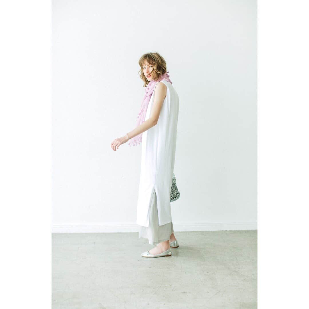 le. coeur blancさんのインスタグラム写真 - (le. coeur blancInstagram)「・﻿﻿﻿ 2019﻿﻿﻿ le.coeur blanc﻿﻿﻿ SUMMER COLLECTION﻿ "MARIN"﻿ ・﻿﻿﻿ #7﻿ ・﻿﻿﻿ onepice:¥7,560-﻿﻿﻿ pants:¥10,800-﻿﻿﻿ stall:¥6,372﻿ bag:¥7,452-﻿﻿﻿ bangle:¥2,160-﻿ shose:¥9,180-﻿﻿ ・﻿﻿﻿ ﻿ ▶︎アイテムをタップしてショッピング﻿﻿﻿ ﻿﻿﻿ #lecoeurblanc #ルクールブラン﻿﻿﻿ #summer#lookbook#collection#style﻿﻿﻿ #coordinate#fashion﻿﻿#le_web﻿ ﻿﻿﻿ WEBカタログvol.2公開中です＊﻿ プロフィールのURLをCheck‼︎」5月20日 21時02分 - lecoeurblanc_official