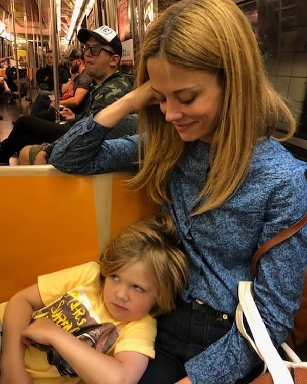 クレア・コフィーのインスタグラム：「Just your typical unrequited love story. #missedconnections #Ftrain」