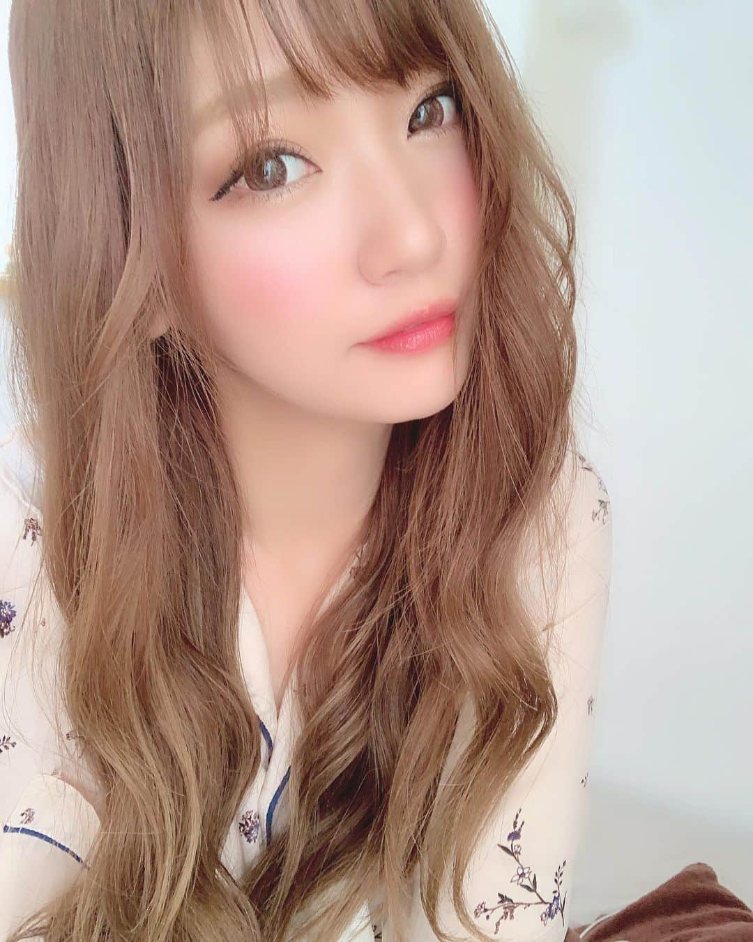 いっちゃん/嶋津 いつみさんのインスタグラム写真 - (いっちゃん/嶋津 いつみInstagram)「. . 最近ちょびっとメイク変えたん💄💕 . . . . 夏用ファンデ色々テスター試して もこれ!!ってゆーの決めたから またGETしたら紹介させて😙🌵❤️ . . . . . #関西  #関西サロモ  #サロンモデル #サロモ #いっちゃん  #フリーモデル #関西モデル  #あざといっちゃん #かわいっちゃん #ブライダルモデル #アレンジモデル #ヘアカラー  #ヘアアレンジ #撮影依頼受付中 . . . . . . . . . 5月6月7月のお仕事依頼受付中です🧚🏻‍♀️💜 . DMにてお気軽にお問い合わせ下さい🙏🏻 .」5月20日 21時03分 - istumiiiru