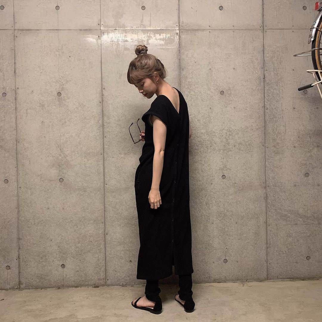 和田えりかさんのインスタグラム写真 - (和田えりかInstagram)「@kente_official_ のRibbed Long Set Up〰️ 後ろ前2wayで着れるから楽しみも2倍👩🏻✌︎ ルームウェアにはもったいないので外出にも着て出かけます、、、 ♡  いつかの私服  #kente__」5月20日 21時10分 - _wadaerika