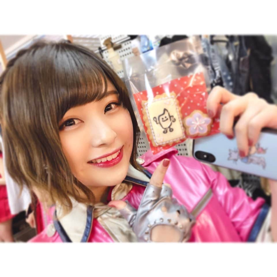 福岡聖菜さんのインスタグラム写真 - (福岡聖菜Instagram)「手作り。  アイシングクッキーは やっぱり特別な時に作りたくて。 みんなの記憶に残る 素敵なプレゼントになってたら 嬉しいな。  極めたいことのひとつ。  #アイシングクッキー #クッキー #手作りクッキー #手作りお菓子 #AKB48 #プレゼント」5月20日 21時14分 - seina___ff