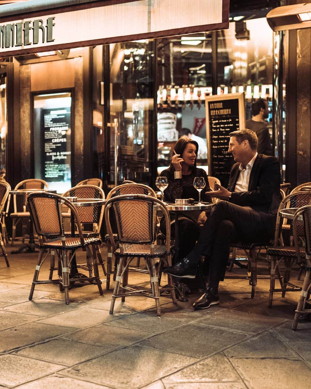 のインスタグラム：「#reallifemoviescenes 01.00, an after midnight // i'm imagining this couple have their own first date or could be a second date. Talking about works, movies, traffic, or maybe life. Anyway their conversation must be interesting because they stayed up late. They forget that La Belle Ferronnière is closed at 01.00, forget that they were the last customer, or probably they forget all of their problems. Sometimes a midnight conversation can be that interesting.  And here i am, imagining a plot of conversation that they would have with a camera in my hand. // . . Taken with #sonyalpha #a7iii 35mm 1.4 @sonyalpha_id」
