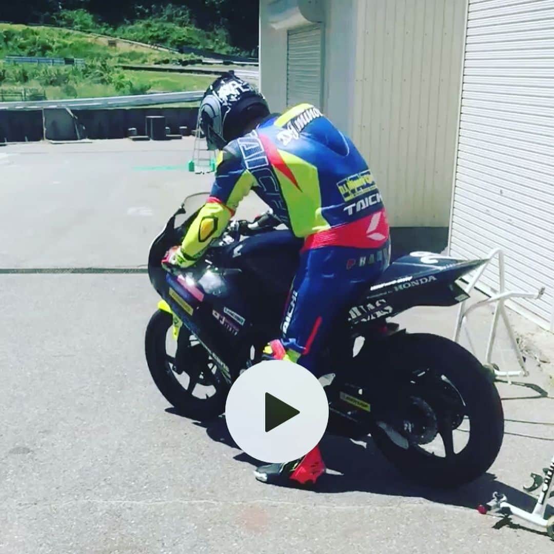 ミノルクリスさんのインスタグラム写真 - (ミノルクリスInstagram)「練習日和でした☀️ #バイクが好きだ  #日本海間瀬サーキット #CBR250R #cbrcup」5月20日 21時19分 - djminoruchris