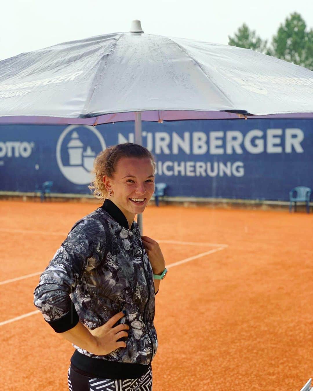 カテリナ・シニアコバさんのインスタグラム写真 - (カテリナ・シニアコバInstagram)「Lovely weather today, isn’t it? 😬😁😒🌂 #tennis #wta」5月20日 21時20分 - siniakovakaterina