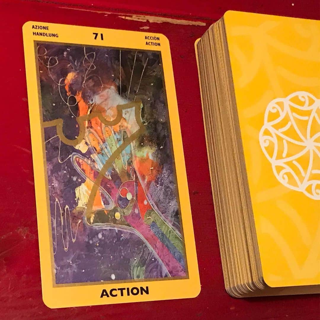 桂のインスタグラム：「最初に引いた１枚がACTIONという、トホホ。  動けと言われましても。  #cards #card #magicalsignsfordivination #71 #oracle #divine #divination #カード」
