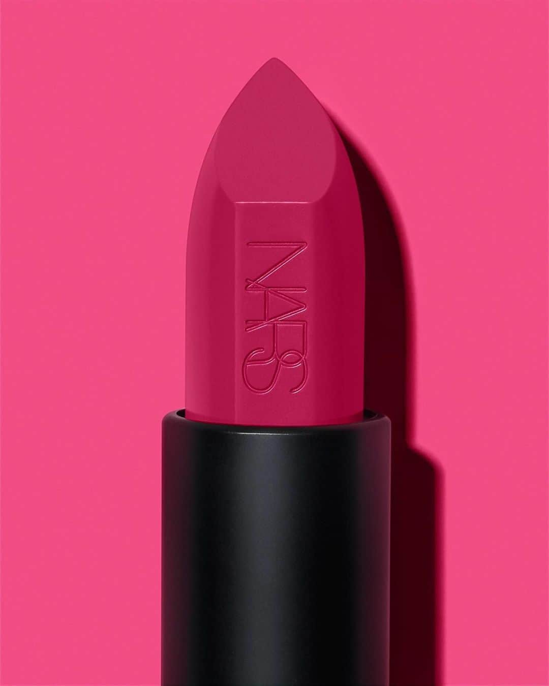 NARSさんのインスタグラム写真 - (NARSInstagram)「Meet Greta. The bright, cool pink with one-swipe intensity.」5月20日 21時27分 - narsissist