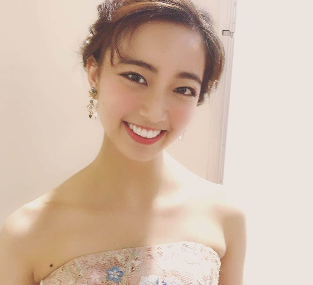 間瀬遥花さんのインスタグラム写真 - (間瀬遥花Instagram)「. . ブラフェス東海 2日間ありがとうございました👰🏼💫 . . 模擬挙式や展示会が多い私にとって実は初めてのドレスショー👗 だったはずなのにこんなに楽しくできたのは先輩達やスタッフさんはじめ皆さんのおかげです✨ . 前日から丸々3日間ずっと一緒にいたけど、このチームが大好きになりました☺️ . . またこの現場に携われるように、もっと成長していきます！ . . #ブラフェス #ブライダルフェスタ #ハナユメ #hanayume #ハナユメブライダルフェスタ #ドレスショー #tutu #bridalhousetutu #ブライダルハウスチュチュ #watabewedding #ワタベウェディング #tutuドレス #ワタベウェディングドレス #プレ花嫁 #ウエディングドレス #ウェディングドレス選び #式場探し #式場選び #式場迷子 #吹上ホール #吹上 #東海花嫁 #weddingdress #wedding #bridal #卒花嫁 #卒花嫁レポ #ブライダルヘア #ウェディングヘア #ドレス選び」5月20日 21時28分 - maseharu_929