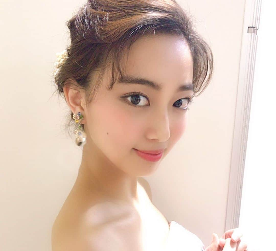 間瀬遥花さんのインスタグラム写真 - (間瀬遥花Instagram)「. . ブラフェス東海 2日間ありがとうございました👰🏼💫 . . 模擬挙式や展示会が多い私にとって実は初めてのドレスショー👗 だったはずなのにこんなに楽しくできたのは先輩達やスタッフさんはじめ皆さんのおかげです✨ . 前日から丸々3日間ずっと一緒にいたけど、このチームが大好きになりました☺️ . . またこの現場に携われるように、もっと成長していきます！ . . #ブラフェス #ブライダルフェスタ #ハナユメ #hanayume #ハナユメブライダルフェスタ #ドレスショー #tutu #bridalhousetutu #ブライダルハウスチュチュ #watabewedding #ワタベウェディング #tutuドレス #ワタベウェディングドレス #プレ花嫁 #ウエディングドレス #ウェディングドレス選び #式場探し #式場選び #式場迷子 #吹上ホール #吹上 #東海花嫁 #weddingdress #wedding #bridal #卒花嫁 #卒花嫁レポ #ブライダルヘア #ウェディングヘア #ドレス選び」5月20日 21時28分 - maseharu_929