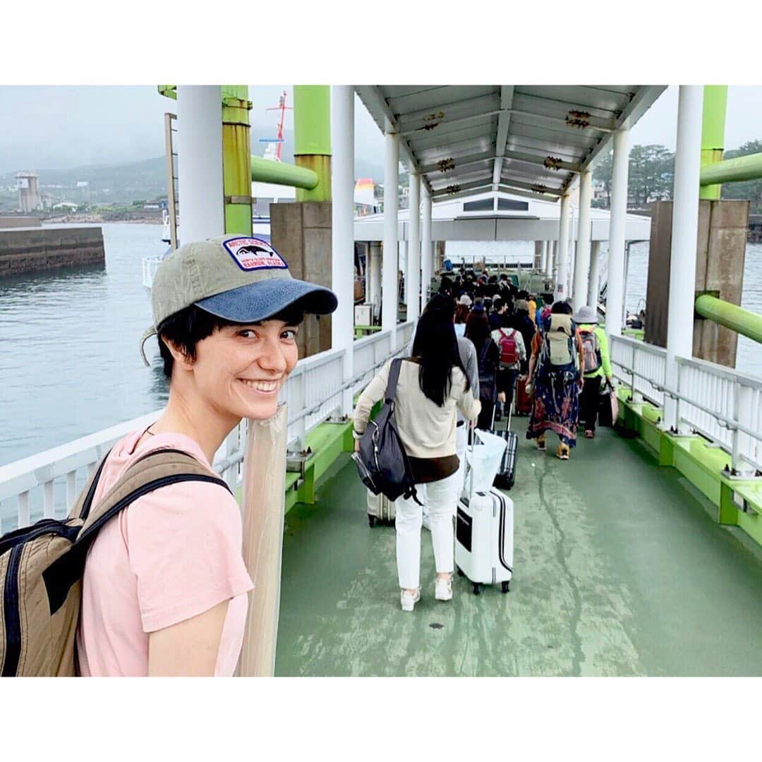 小野りりあんさんのインスタグラム写真 - (小野りりあんInstagram)「大雨の屋久島から無事かえってきたよ🌧🌈🌊﻿ ﻿﻿ 豊かな自然に触れたこの旅では、森、林業、屋久島の歴史など沢山学べたよ🌳🌳🌳﻿ ﻿﻿ あとね、人間の生存には生物多様性が大きく関わっていることを実感、体感もしました。﻿﻿ ﻿﻿ 今は、たくさんの生物がすごい速度で消えている時代。屋久島のような古代から残る自然が居続け多様な生き物が支えあっている場に行けたことをとても貴重に感じました🦀🐒🐍🐸🦎🐟🦑🌲🌳🌱🌿 ﻿ ﻿ さっ、明日からまた都会でがんばろ💪」5月20日 21時28分 - _lillianono_