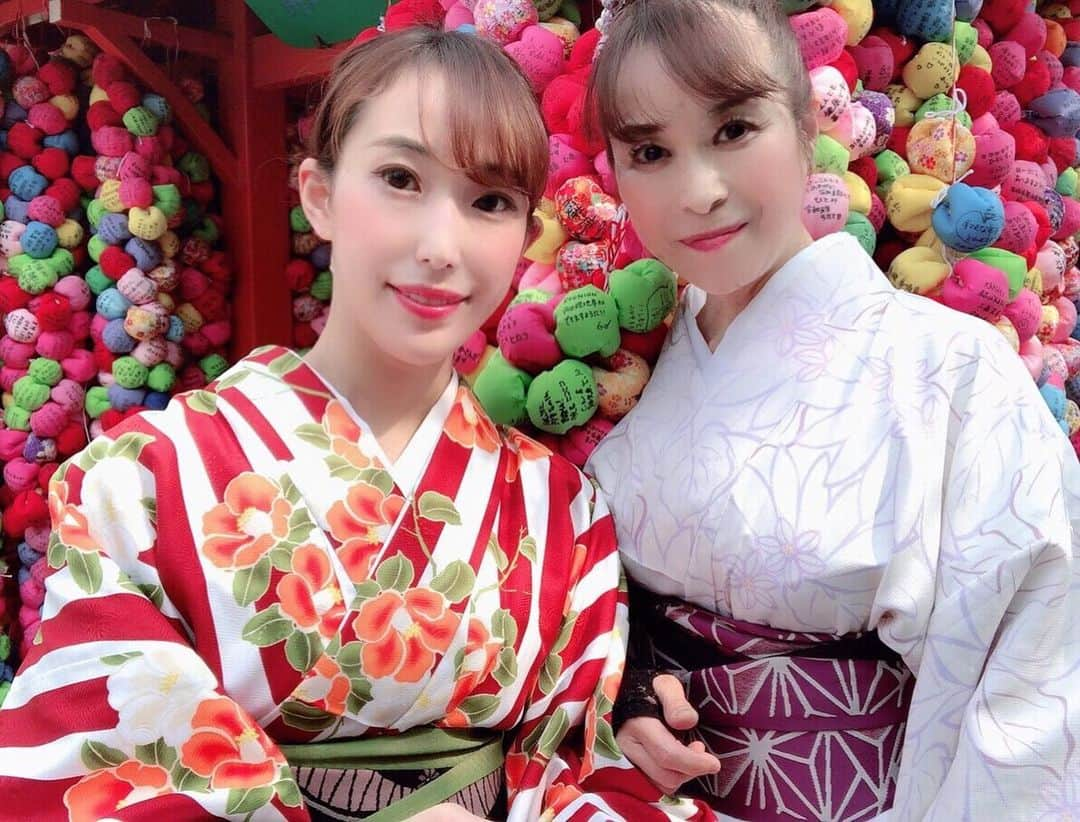 近藤夏奈さんのインスタグラム写真 - (近藤夏奈Instagram)「#八坂庚申堂﻿ ﻿ ﻿ ちゃっかり#インスタ映え﻿ スポットも行ってきましたー！💖笑﻿ ﻿ ﻿ 外国の観光客の方に、写真撮ろぉ！🤳﻿ て沢山声かけてもらったよ😘﻿ ﻿ ﻿ 着物は日本のステキな文化だなと改めて👏🇯🇵﻿ ﻿ ﻿ 東京オリンピックもあるし、もっとステキに着こなして日本の良さを発信していきたいな♥️👘👘﻿ #夏奈トラベル✈️kana_travel🌎🌺﻿ ﻿ ﻿ #着物#kimono#京都#kyoto﻿ #私の好きな小京都﻿ #大好きな母 #taviレポ」5月20日 21時32分 - kana_kondo_official_