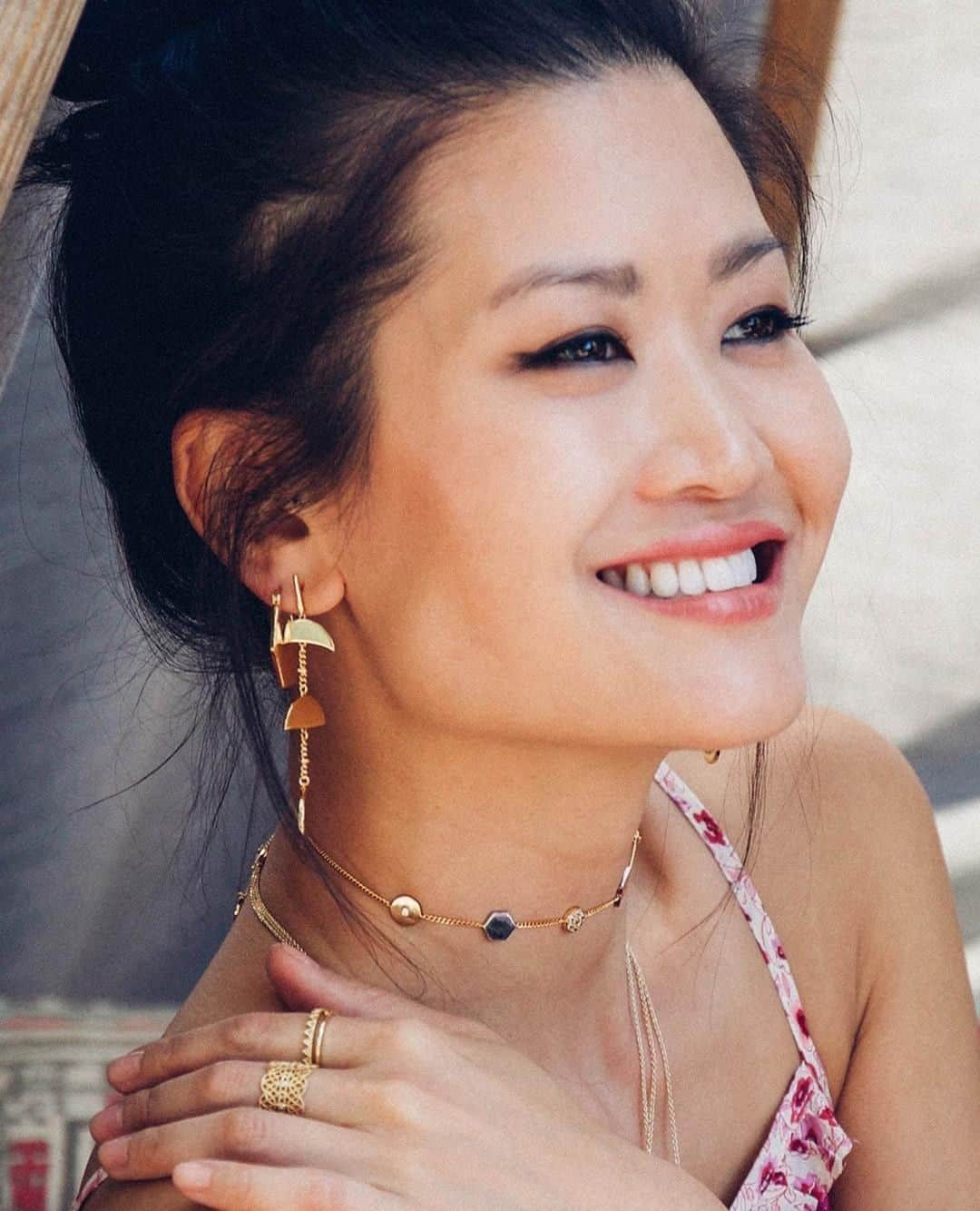 のインスタグラム：「hello sun...so nice to see you ☀⠀ .⠀ .⠀ .⠀ .⠀ .⠀ .⠀ .⠀ #jewelry #jewellery #necklace #ring #earrings #bracelet #gold #rings #accessories #jewelrygram #bling #jewels #sparkle #glitter #instajewelry #jewelrydesigner #bracelets #fashionjewelry #shine #braceletstacks #braceletsoftheday #instajewelry #bohojewelry #bohemianjewelry #gypsyjewelry #glitter #bohostyle #boldstyle #aboutalook⁣⠀」