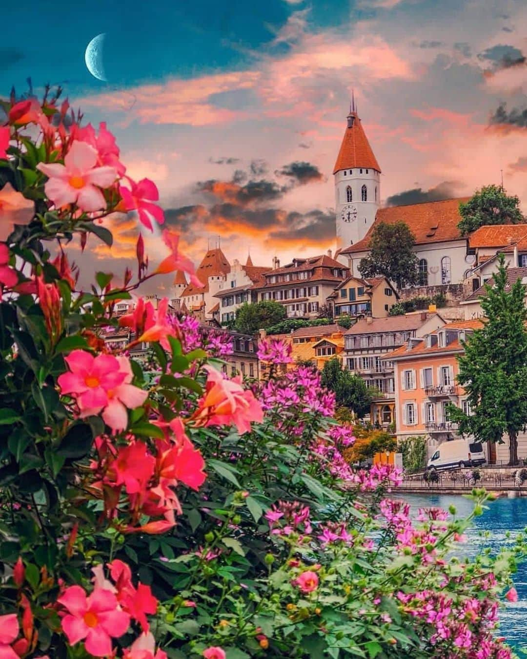 Wonderful Placesさんのインスタグラム写真 - (Wonderful PlacesInstagram)「Thun - Switzerland ✨🌺🌺🌺✨ . Pictures by ✨✨@takemyhearteverywhere✨✨ #wonderful_places for a feature ❤️」5月21日 7時05分 - wonderful_places