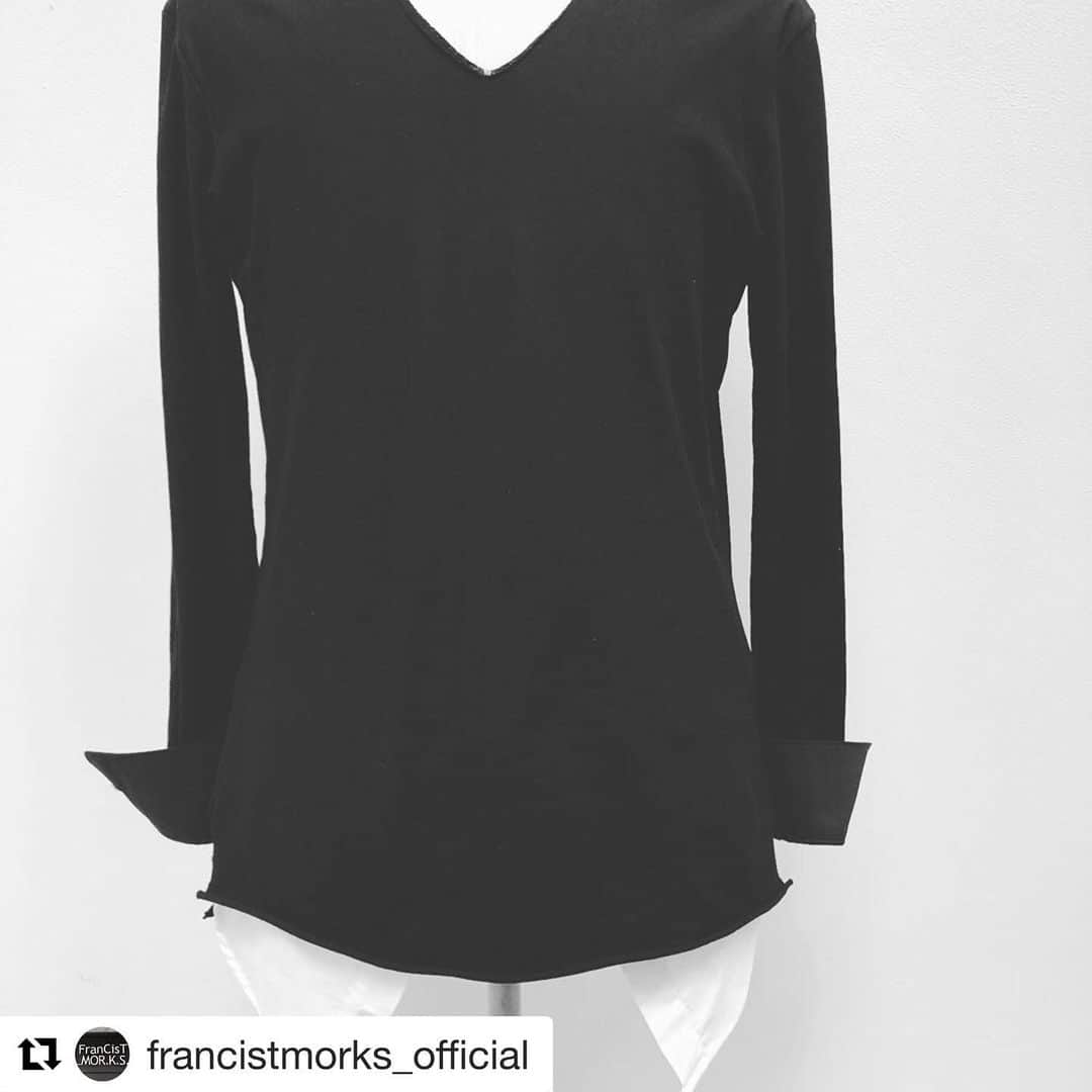 のインスタグラム：「大人気(^^) ありがとう(^^) #Repost @francistmorks_official with @get_repost ・・・ Mr.Children Dome Tour 2019 "Against All GRAVITY"  桜井和寿さまにご着用いただいておりますシャツのブラックバージョン。 #第１回目の予約販売を今週5/16(木)迄を持ちまして一旦締め切らせて頂きます。 #ご予約をご検討いただいておりますお客様はこの機会に是非！#お見逃しのない様にお願い申し上げます。 #フランシストモークスオンラインショップ モークスオンラインショップ#限定予約販売 #francistmorksonlineshop #francistmorks #francistmorkslaboratories」
