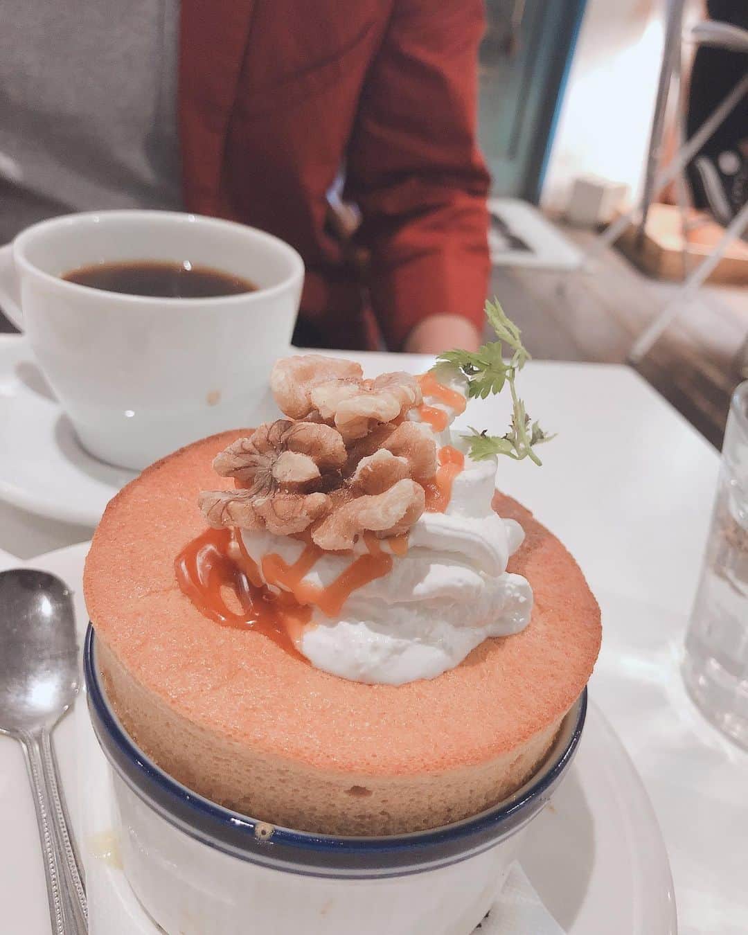 SHINOさんのインスタグラム写真 - (SHINOInstagram)「#スフレ #大好き #パパと♡ #どれが好き #カフェ #我が家にてんとう虫がやってきた #念願のてんとう虫🐞 #ladybug #ladybird」5月21日 7時20分 - shino0605
