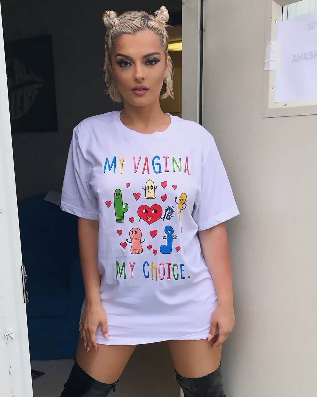 Bebe Rexhaさんのインスタグラム写真 - (Bebe RexhaInstagram)「I’m sorryyy I just love this shirt I created 😂😂😂😭😭💓😍😍😍」5月21日 7時18分 - beberexha