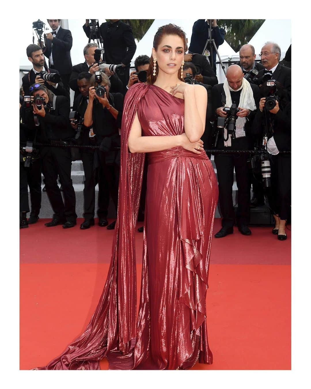 グッチさんのインスタグラム写真 - (グッチInstagram)「Miriam Leone @mirimeo attending the screening of ‘La Belle Epoque’ during the 72nd annual @festivaldecannes in a #Gucci lamé one-shoulder pleated gown and fine pieces from the  #GucciJewelry collection designed by @alessandro_michele. #AlessandroMichele #Cannes2019」5月21日 7時22分 - gucci