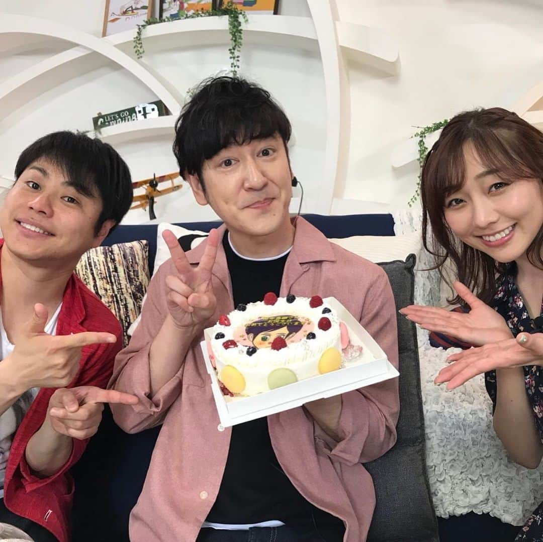 須田亜香里さんのインスタグラム写真 - (須田亜香里Instagram)「5月14日(火).20日(月) 【アカデミーナイトG】 収録でココリコ田中さんのお誕生日祝いさせてもらえました。 また田中さんにまたお会いしたいな、やっぱりアカデミーナイトって楽しいな、また出演出来たらいいな。と思いました＊  #tbs #アカデミーナイトg #ココリコ田中 さん #happybirthday」5月21日 7時24分 - akarisuda