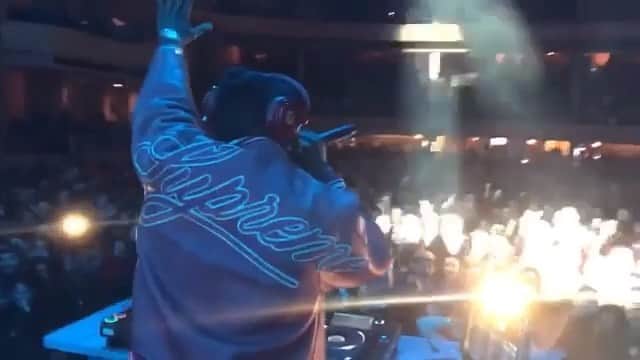 ファンクマスター・フレックスのインスタグラム：「Tonight I return to the Hammerstein Ballroom! 3,500 deep! Juice Wrld gonna killem! I gonna smash that place! @litdigitaldjs Vid Via: @anderson._paak Sold Out Concert!」