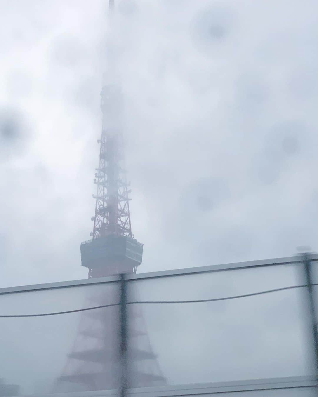 井浦新さんのインスタグラム写真 - (井浦新Instagram)「おはようさんです 霞む東京 大雨警戒 撮影はまだまだ続く」5月21日 7時54分 - el_arata_nest