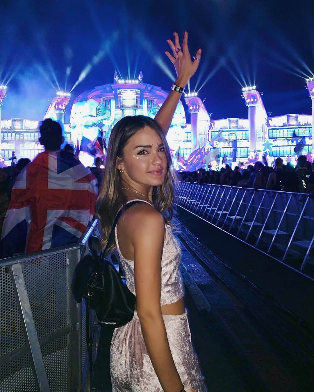 ヴェール・ゲンタさんのインスタグラム写真 - (ヴェール・ゲンタInstagram)「AND THAT’S A WRAP on EDC! 💥 I think my festival season may be coming to an end bcs my body needs to rest...currently hibernating after such a fun weekend 💭」5月21日 8時08分 - valegenta