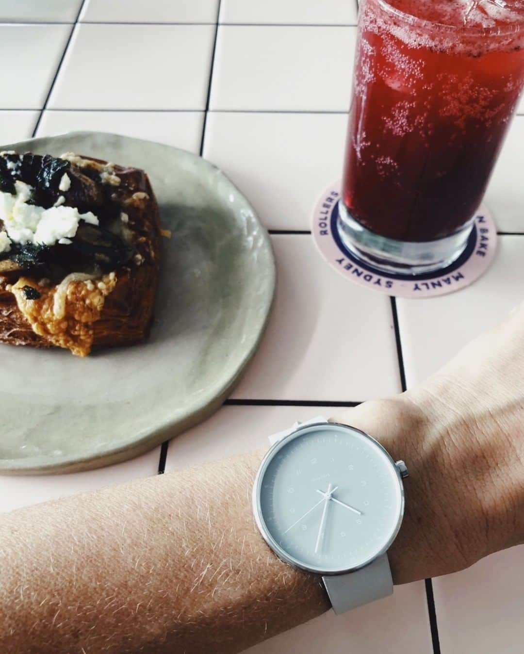 The Horseさんのインスタグラム写真 - (The HorseInstagram)「Who’s a brunch lover?⠀⠀⠀⠀⠀⠀⠀⠀⠀ -⠀⠀⠀⠀⠀⠀⠀⠀⠀ Enjoying a tasty treat at @rollers_bakehouse before visiting the Manly store.⠀⠀⠀⠀⠀⠀⠀⠀⠀ ⠀⠀⠀⠀⠀⠀⠀⠀⠀ ⠀⠀⠀⠀⠀⠀⠀⠀⠀ ⠀⠀⠀⠀⠀⠀⠀⠀⠀ #brunchtime #watch #pinklove #manlylocal #manlybeach #pastry」5月21日 8時15分 - the_horse