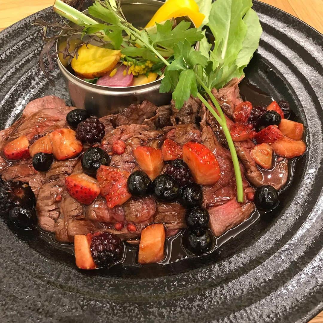 水木一郎さんのインスタグラム写真 - (水木一郎Instagram)「先日初めて食べた牛ハラミのタリアータが食べたくなってスタッフとまた食べに行ったZ! フルーツサンドも美味しかったな〜 #dinner #Fruitdinner #牛ハラミのタリアータ #フルーツサンド #水木一郎  #ichiromizuki」5月21日 8時20分 - ichiromizuki